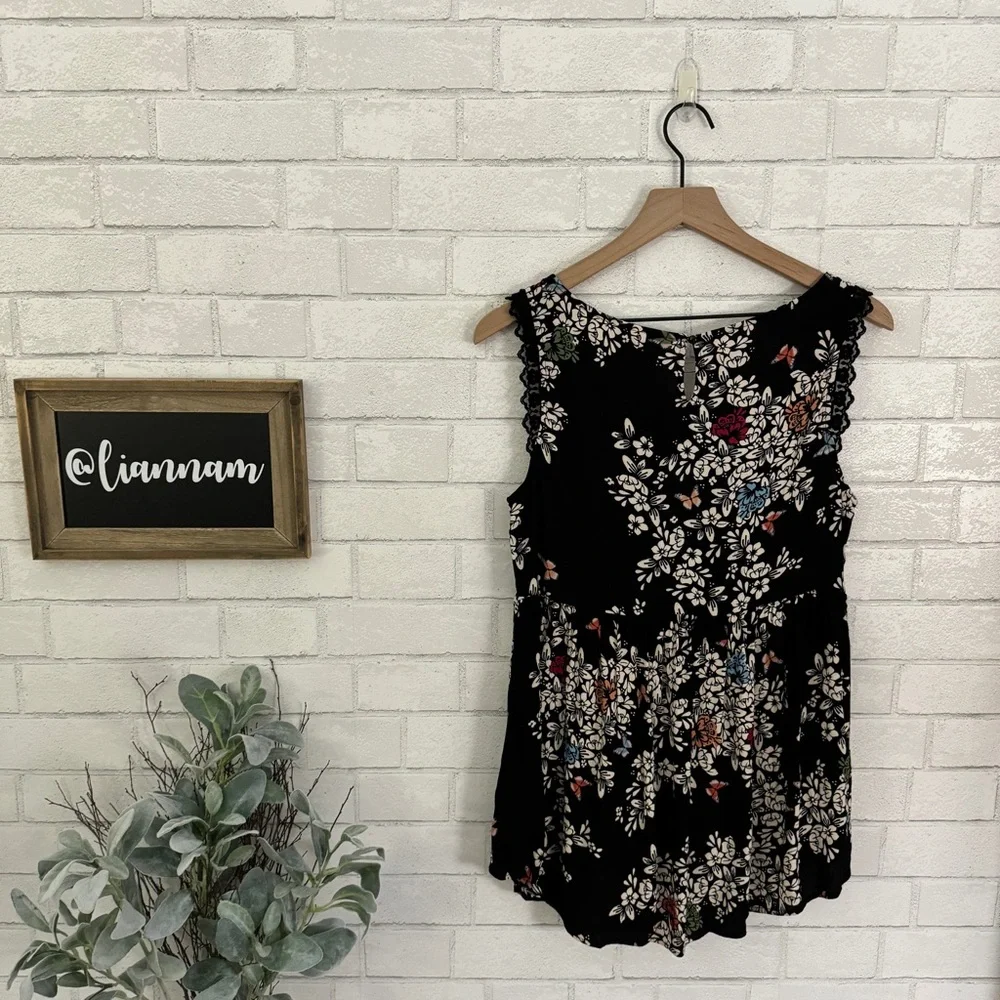 LC LAUREN CONRAD Black Hi-Low Flowered Babydoll Sleeveless Top - Picture 6 of 10